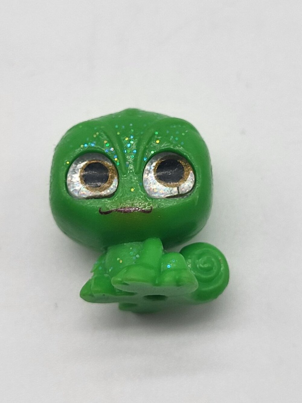 Disney Doorables Pascal the Chameleon Tangled Glitter Figure Green Moose - Picture 7 of 8